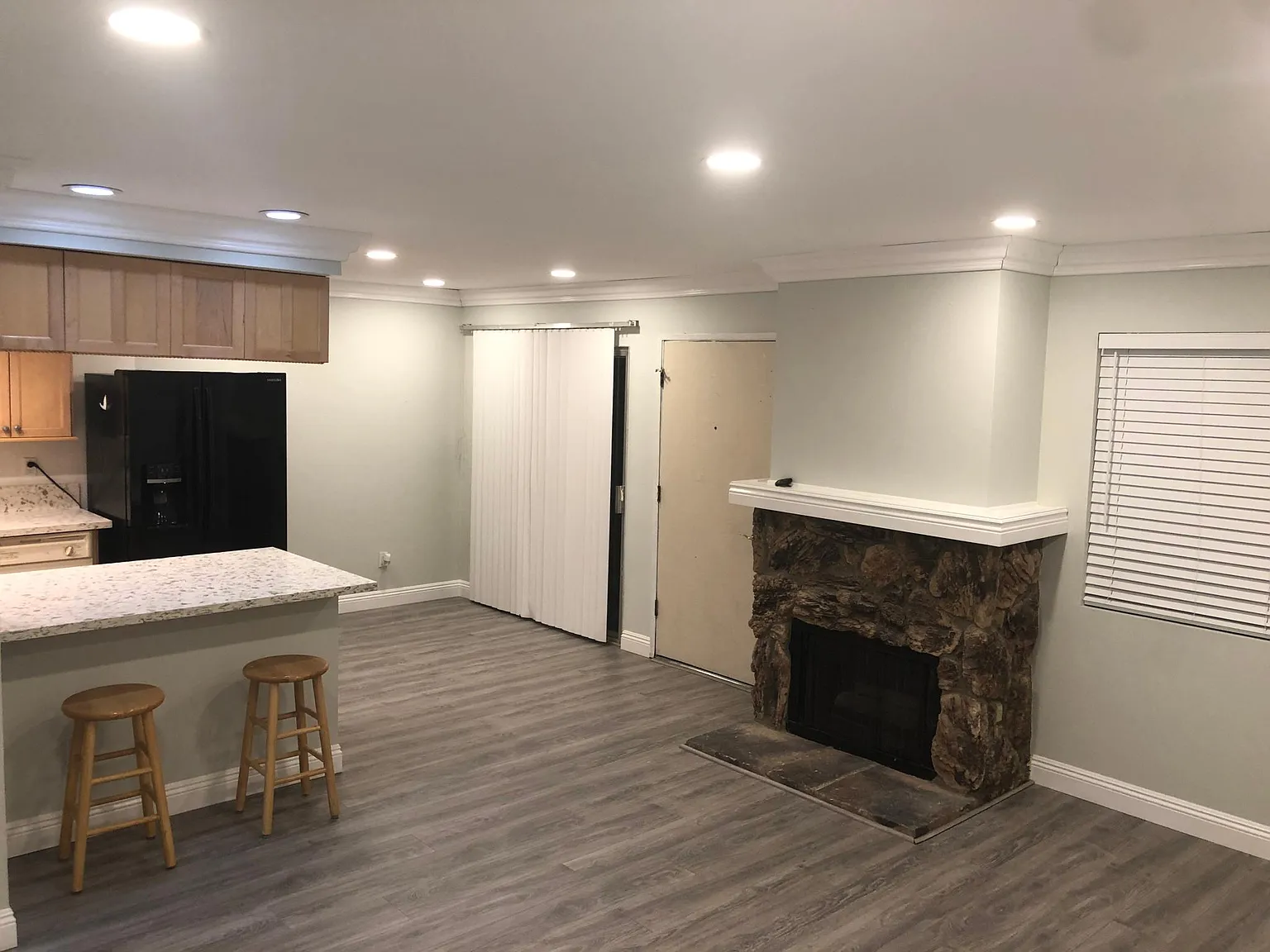 3 bed, 1038 sqft, $3,100 — Photo 4