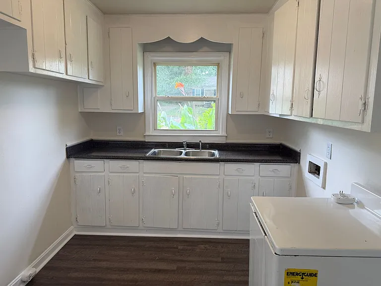 1520 Effingham Rd — Photo 4
