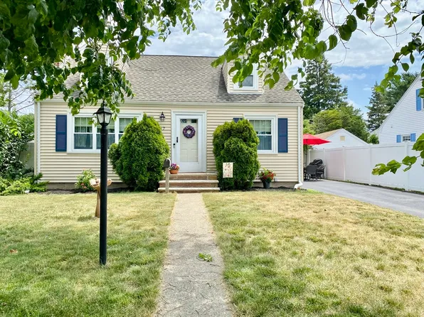 17 Howe St, Quincy, MA 02169