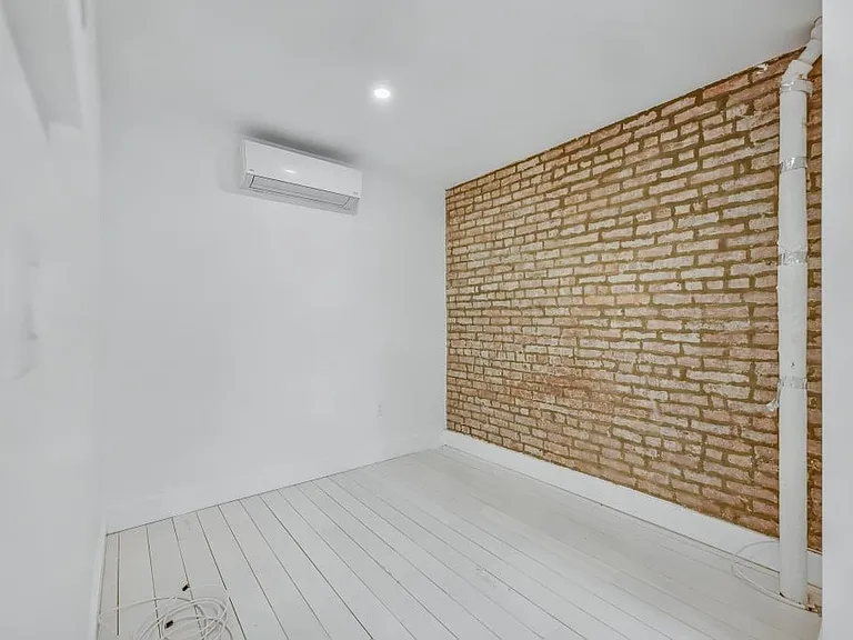 317 E 5th St #2A — Photo 5