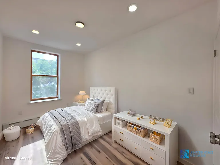 2722 E 26th St #1 — Photo 5