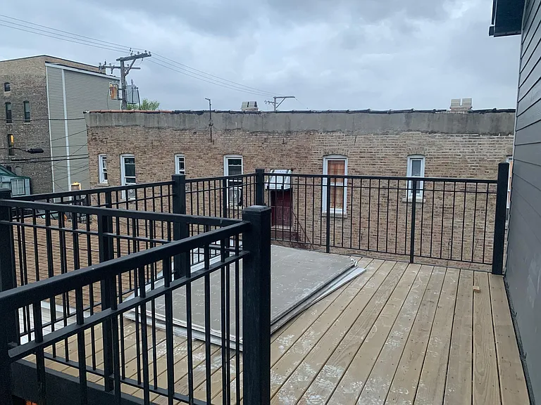 1813 W Cermak Rd #3 — Photo 11