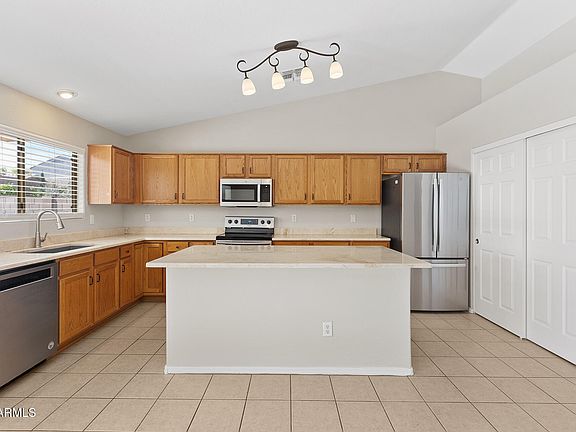 3rd image of 15281 W HEARN Road