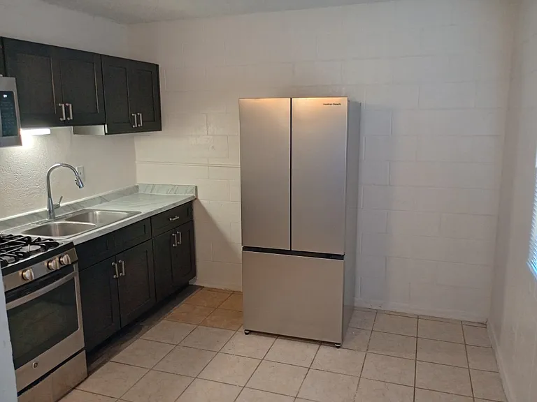 401 N D St #11 — Photo 2