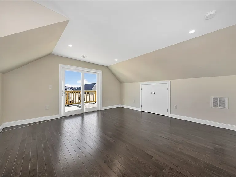 43 Wright Ave #4 — Photo 31