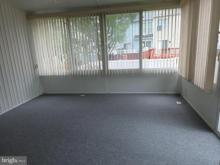218 Eisenhower Ct — Photo 8
