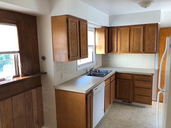 3rd image of 2223 Audobon Dr SE