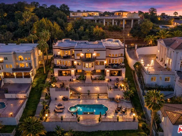 11131 Mountcastle Dr, Studio City, CA 91604