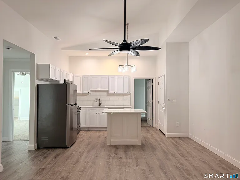 1085-11 Whalley Ave #11 — Photo 3