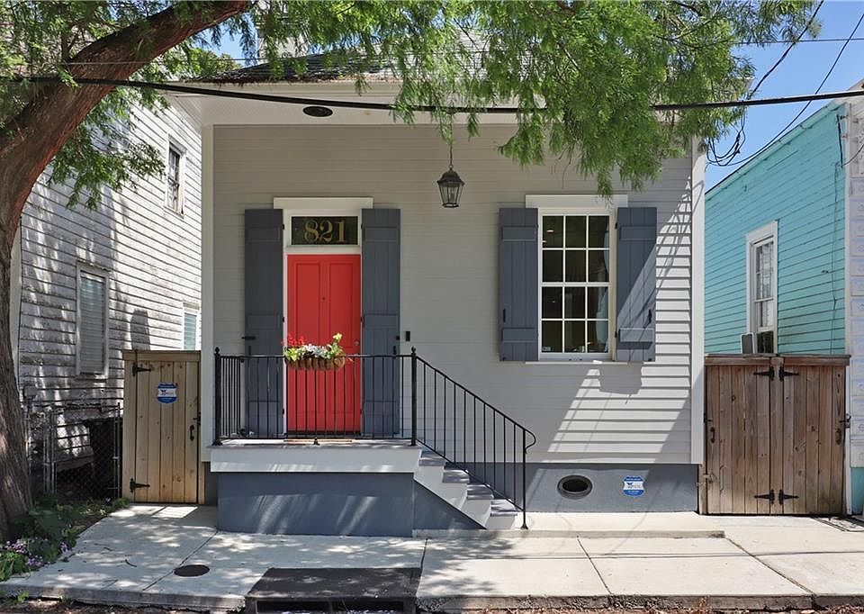 1st image of 821 Congress St