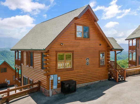 2326 Top Of The World Dr, Sevierville, TN 37876