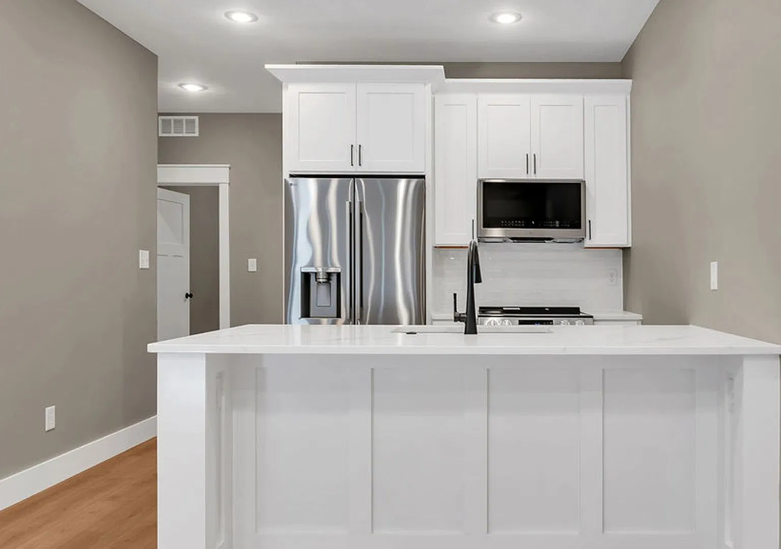 5 Bed 5 Bath New Build! Great for a Group of 16! *August 2027* — Photo 2