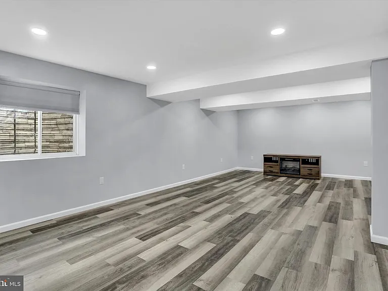 28 Long Bend Dr — Photo 30