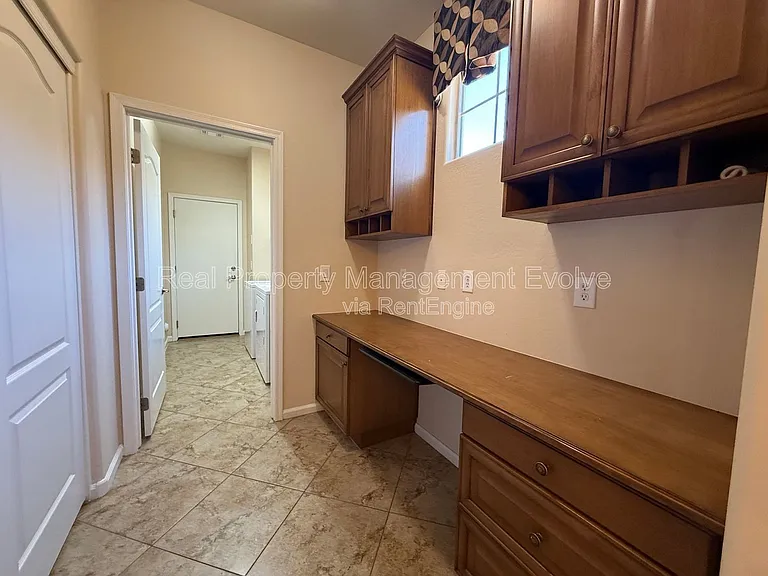 3454 E Constitution Dr — Photo 18