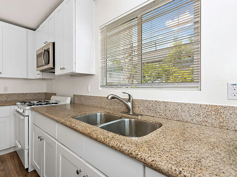 5344 Huntington Dr S #1 — Photo 5