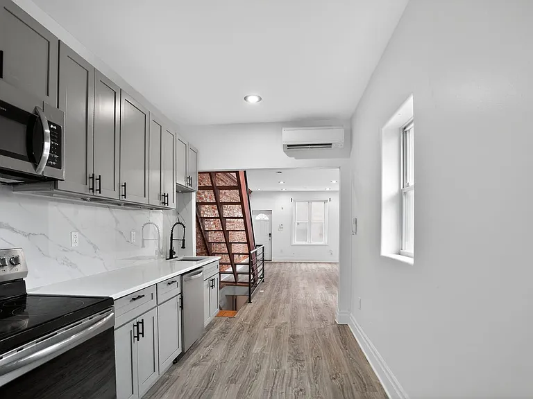 1302 N Dover St — Photo 15