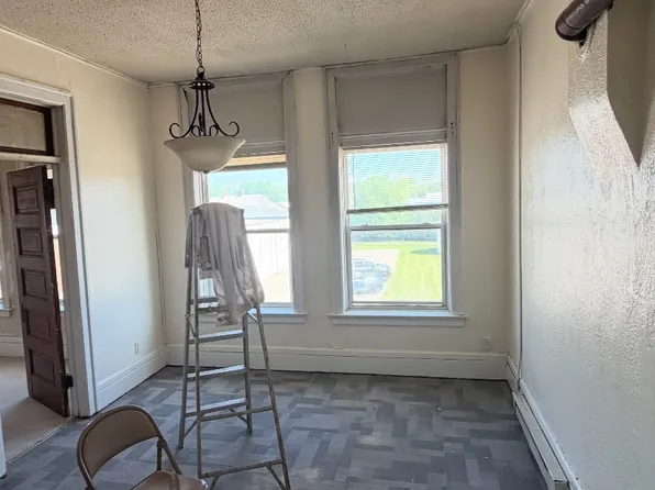 28 W Franklin St, Wells, MN 56097