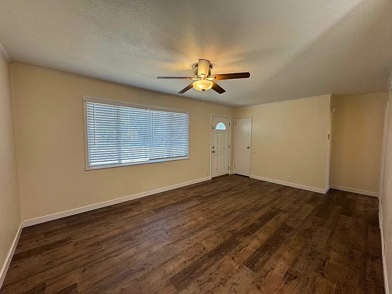 1205 Aspen Ave — Photo 5