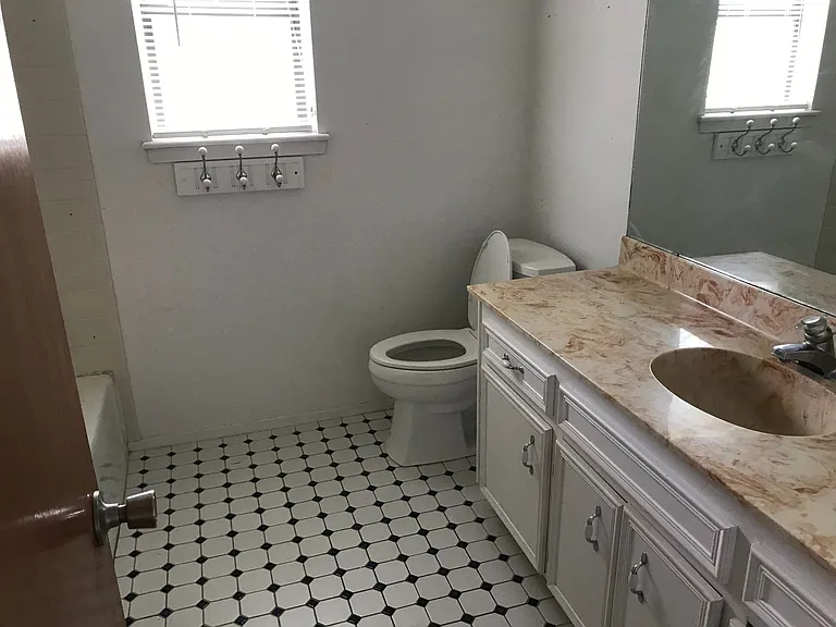 5225 Hunters Cir — Photo 14