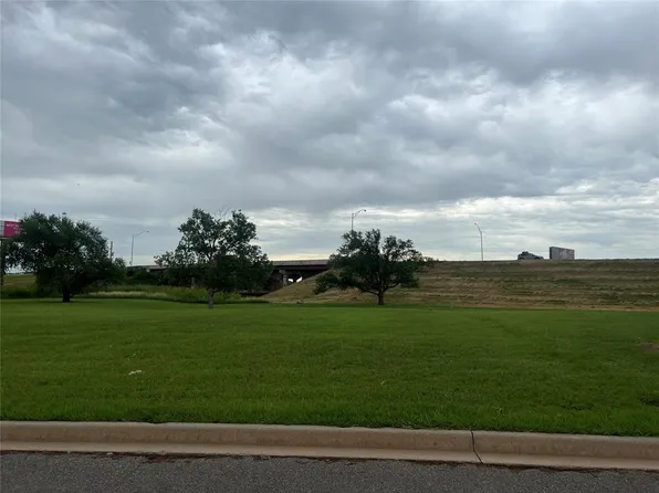 6 Lombardy Pl #20, Clinton, OK 73601