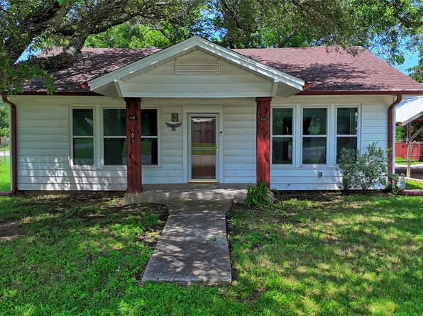 401 Young St, Nocona, TX 76255