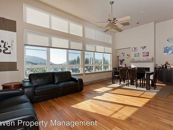 5th image of 1840 25th Ave NE APT 402