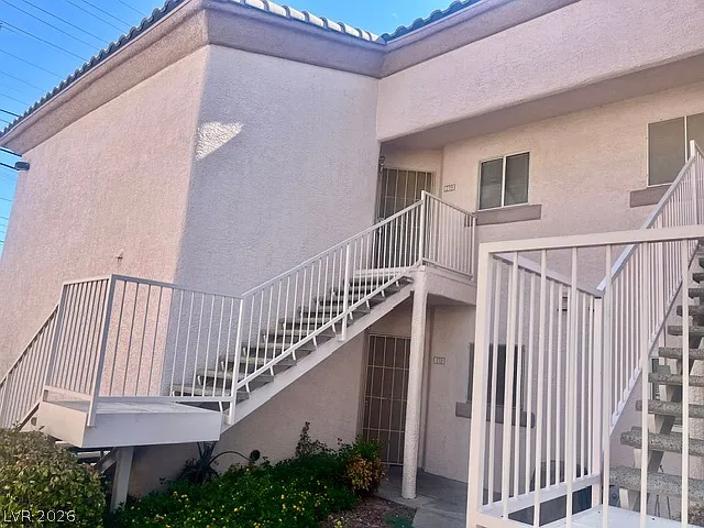 2 bed, 2.0 bath, 1073 sqft, $1,200 — Photo 1