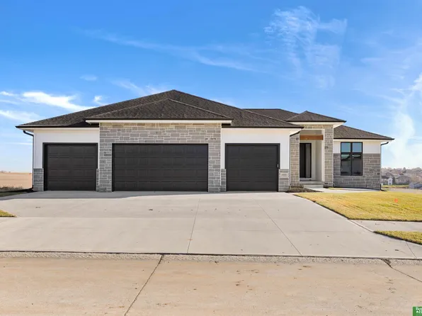 10705 S 219th Ave, Gretna, NE 68028