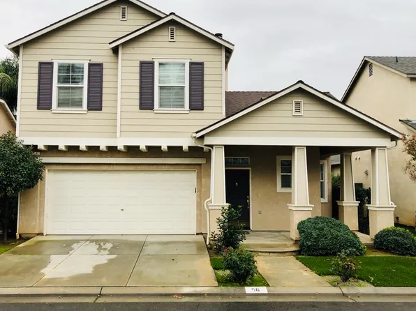 56 W Bohemia Ln, Clovis, CA 93619