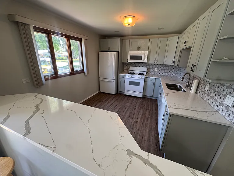820 Park Ave — Photo 4