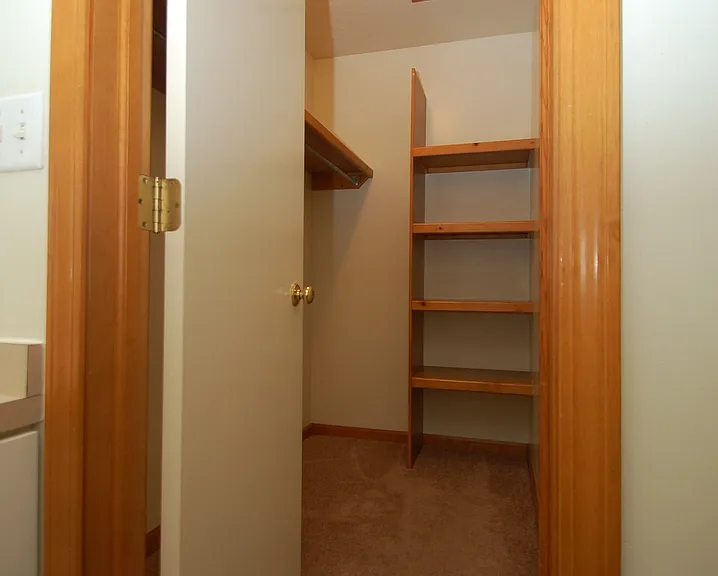 527 S Silverwood Ln #B — Photo 7
