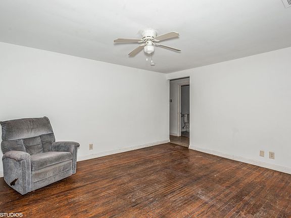 4th image of 122 E State St APT 4