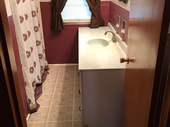 3rd image of 412 Pamela Dr