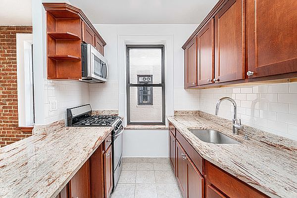 1st image of 2146 Crescent St APT C3