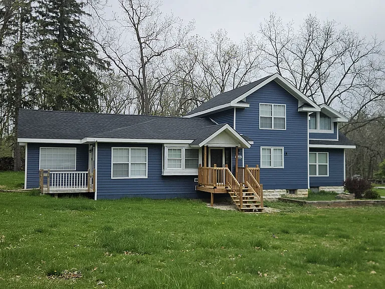 2589 N Shore Dr — Photo 1