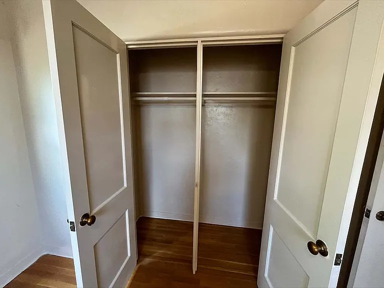 Updated 2 Bed 1 Bath in the Sweetest Part of Nob Hill — Photo 9