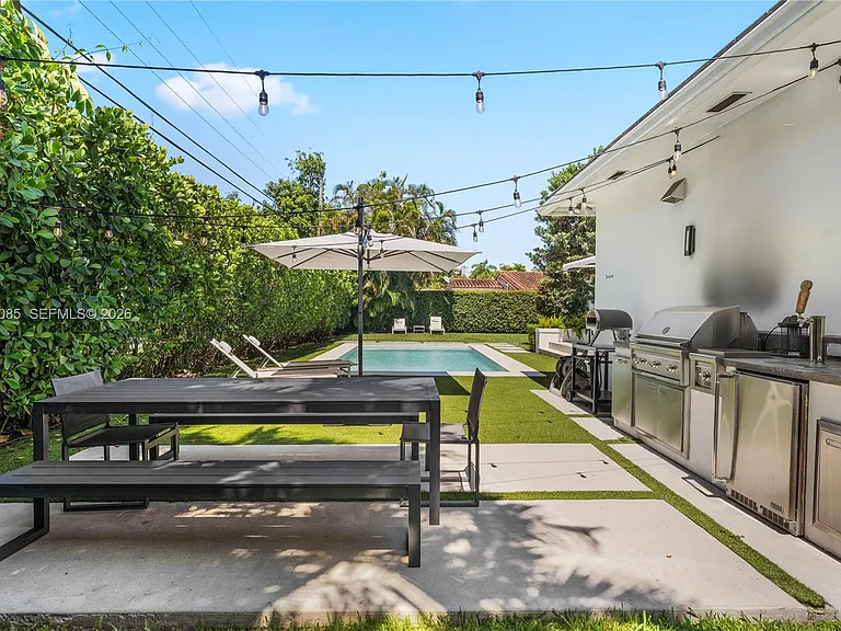 1531 Consolata Ave — Photo 9