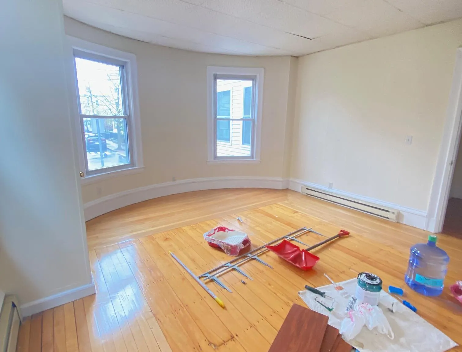 5 bed, 9999 sqft, $5,000 — Photo 3