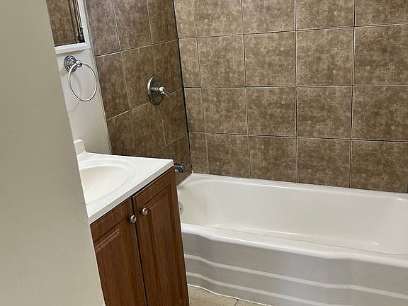 5th image of 2913 W Rosecrans Ave APT 3