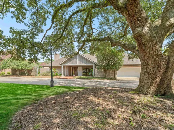 14 Stones Throw Dr, Baton Rouge, LA 70809