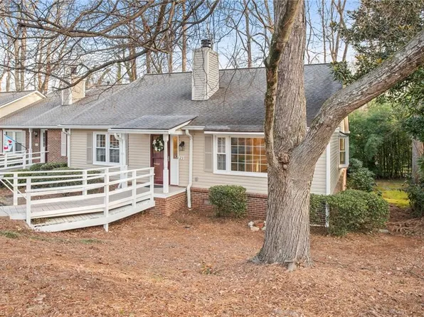 23 Brownstone Ln, Greensboro, NC 27410