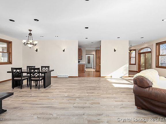 4th image of 7630 Buttercup Valley Dr