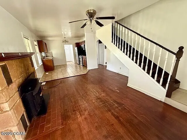 2631 E Vandalia St — Photo 2
