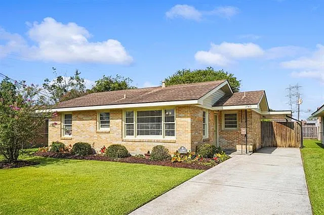 1740 Bonnie Ann Dr