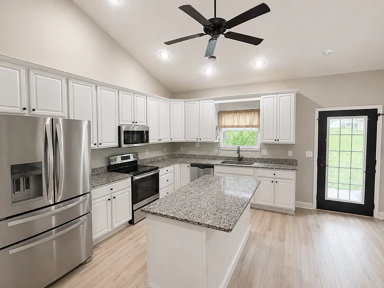 2086 Meadow Creek Ln — Photo 2