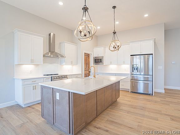 3rd image of 62 Beacon Hill Dr