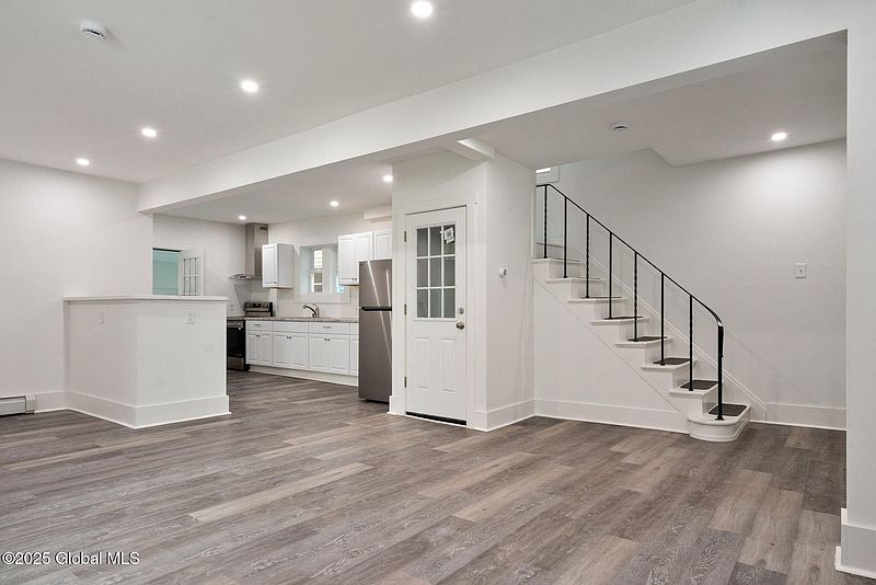5th image of 129 N Pine Avenue