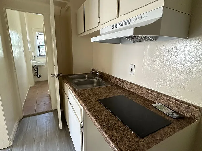 901 S Vermont Ave — Photo 9