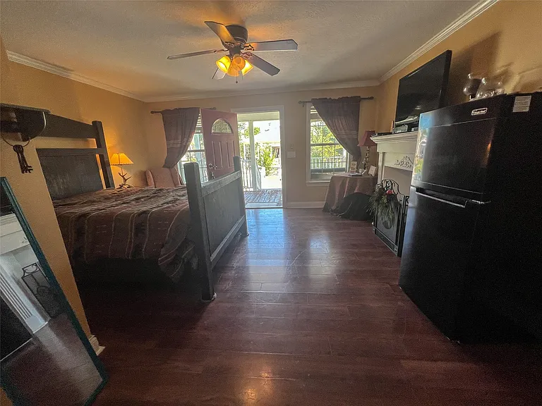 9500 Mayfield Ave #C — Photo 6