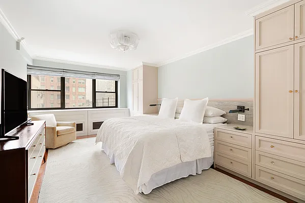 Sold by Compass | media 7